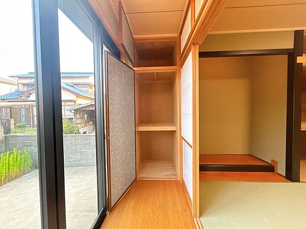 【リフォーム済】1階和室の広縁はクリーニング、収納襖張り替えをおこないました。