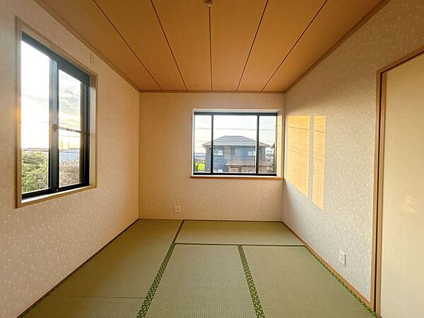 【リフォーム済】2階6畳和室はクリーニングをおこないました。