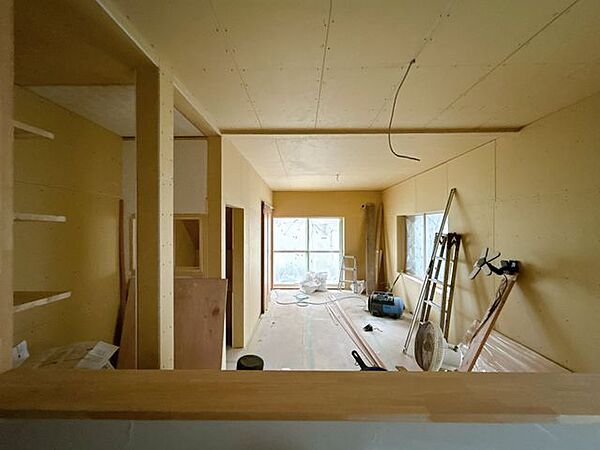 【リフォーム中】和室をLDKに解体し、対面キッチンになるので料理中もご家族の様子が見られますね。