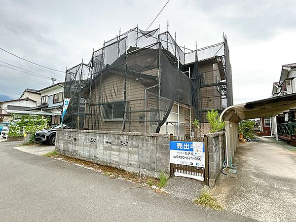 【リフォーム中】外観です。屋根・外壁を全面塗装します。見た目から生まれ変わりますね。