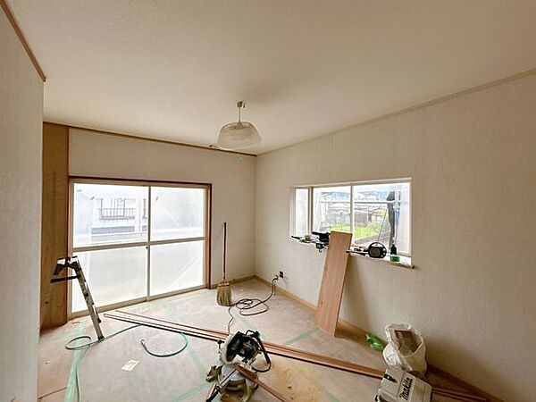 【リフォーム中】2階南西洋室は床クッションフロア張替、天井・壁クロス張替、建具新品交換を行います。