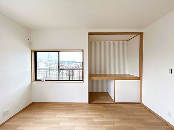 【リフォーム中】2階北東側洋室の収納はオープンクローゼットで仕上げました。枕棚とハンガーポール設置予定です。