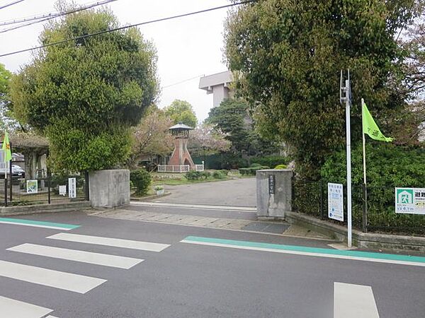 【小学校】新居浜市立高津小学校まで約200ｍ（徒歩で3分）です。