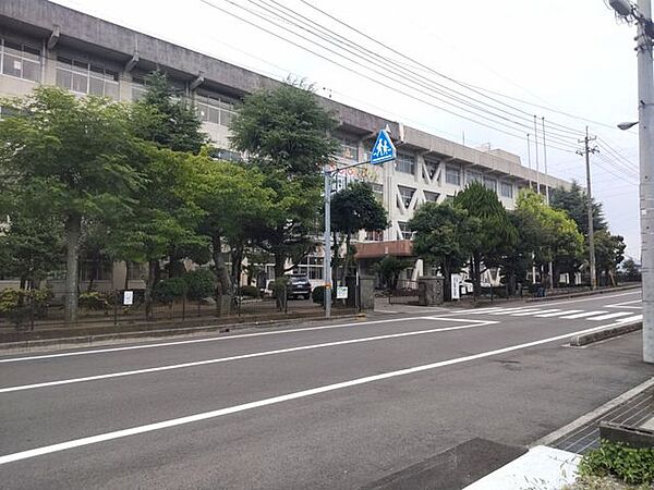 東中学校まで600m（徒歩8分）