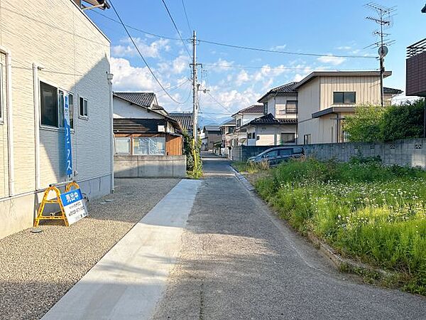 【リフォーム済】車通りが少なく、お子様やペットの飛び出しも安心です。