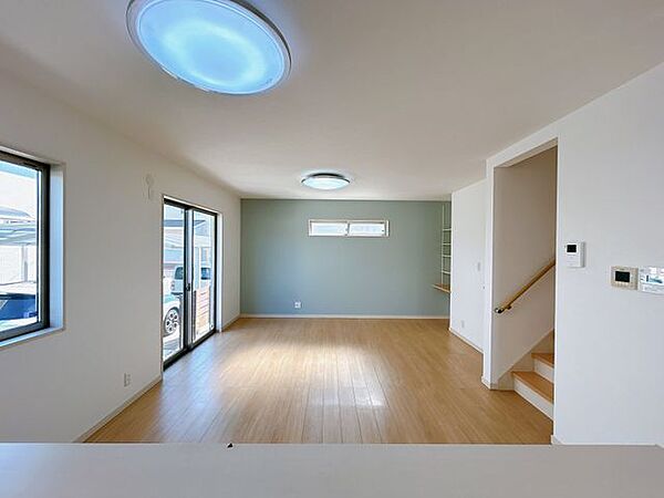 【リフォーム済】1階リビングは天井・壁クロス張替を行いました。