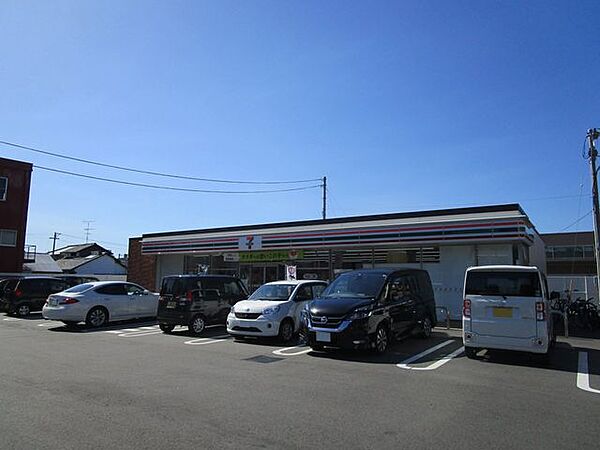 【コンビニ】セブンイレブン新居浜田所店まで約900ｍ（車で約2分）です。急なお買い物にも対応できますね。