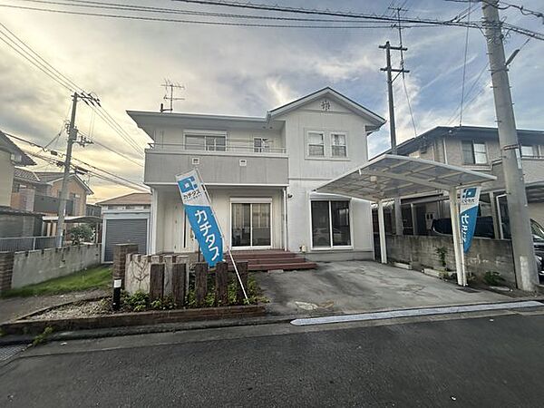 【リフォーム中】外構は庭木を撤去し駐車場拡張工事をおこないます。
