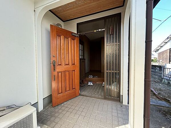 【リフォーム中】玄関新品交換をおこないます。