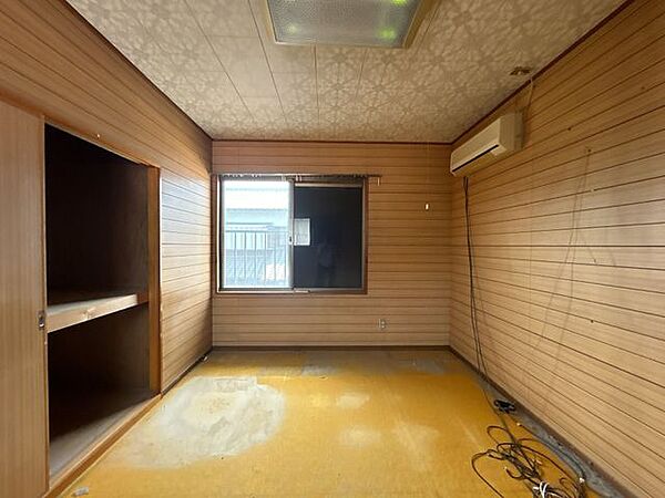 【リフォーム中】南側洋室はクロス張り替え、フロア重ね張りをおこないます。