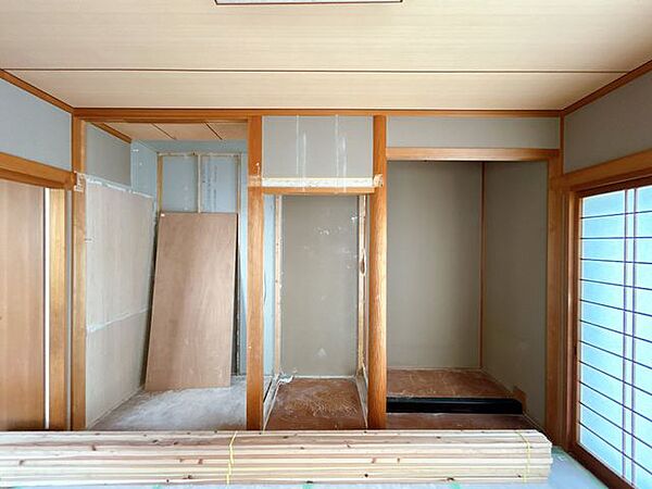 【リフォーム中】1階南側洋室の収納です。入口と収納を作成予定です。
