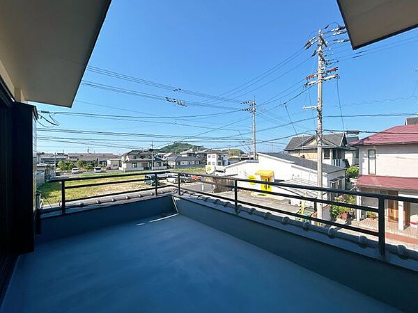 【リフォーム済】バルコニーは防水塗装を行いました。長くお住まい頂くためにメンテナンスは徹底して行います。