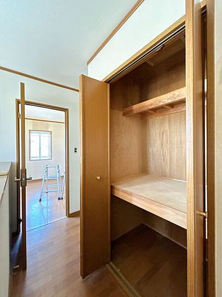 【リフォーム中】3階の廊下にある収納です。クリーニングを行います。