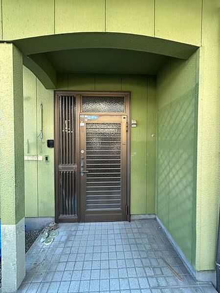 【リフォーム中】玄関ドアは新品交換します。玄関ドアが変わるとお家の印象も変わりますね。