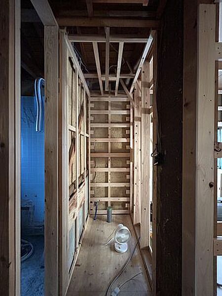 【リフォーム中】トイレは間取り変更で場所を移設します。クッションフロアとクロスで仕上げます。