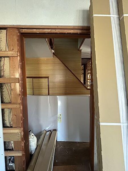 【リフォーム中】1階のキッチン横には1間のパントリースペースを作成します。一方には可動棚を付ける予定です。