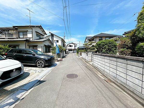 【リフォーム中】前面道路は幅員4ｍあります。公道です。