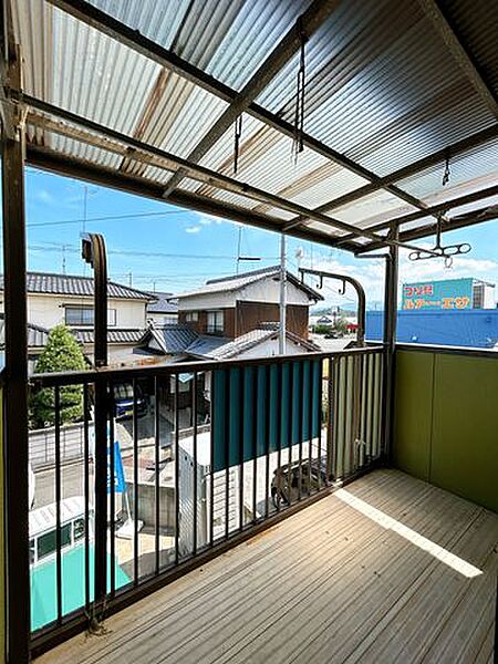【リフォーム中】2階のベランダは、南側の洋室から出入りすることができます。波板張替えを行います。