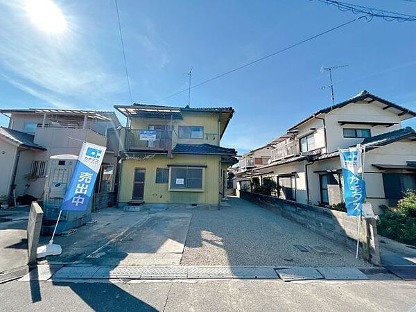 【リフォーム中】駐車場は、物置や花壇を撤去し、並列三台停められるようになりました。