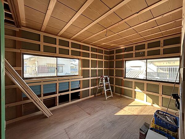 【リフォーム中】2階北側の居室は、和室から洋室に変更します。クッションフロアとクロスで仕上げます。
