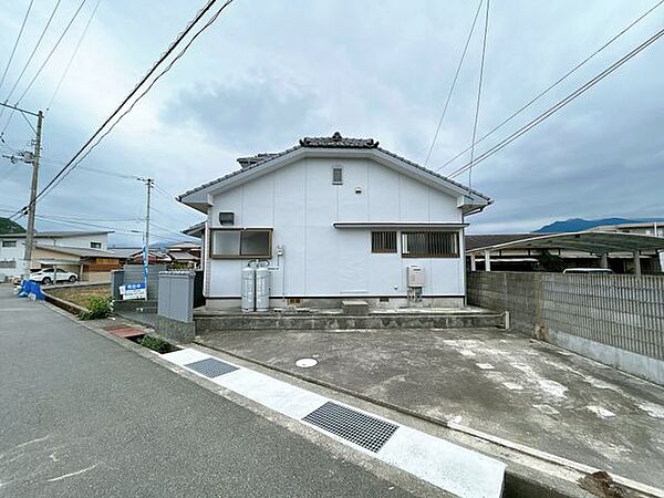 【リフォーム済】外観の別角度です。