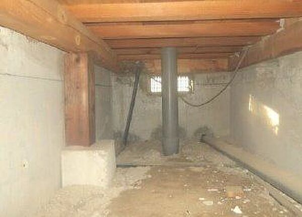 中古住宅の3大リスクである、雨漏り、主要構造部分の欠陥や腐食、給排水管の漏水や故障がないか確認しております。シロアリの被害調査と防除工事もおこないました。