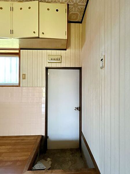 【リフォーム中】もともとあった勝手口は撤去し、パントリーを作成します。キッチンと洗面所につながっており、家事動線が魅力のポイントです。