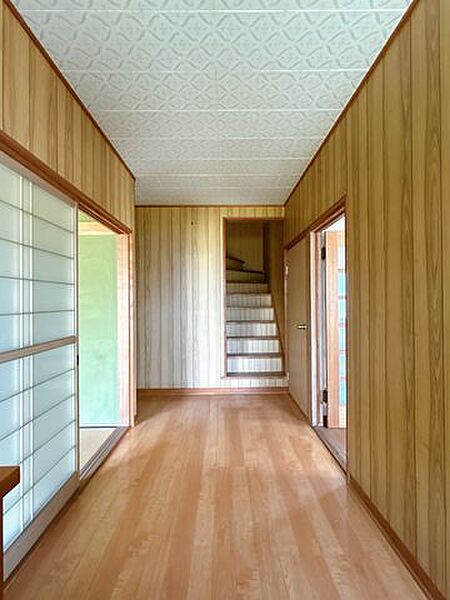 【リフォーム中】廊下は、フローリングとクロスで仕上げます。壁面には一部ニッチを作成予定です。