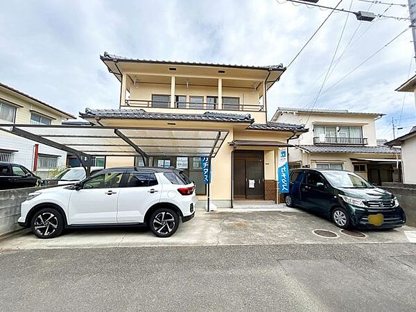 お車は2台駐車可能です。