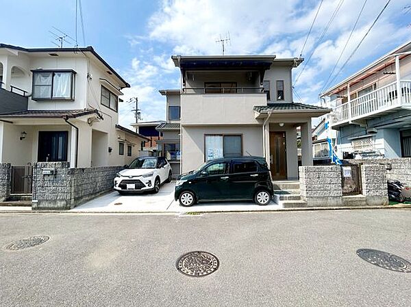 【リフォーム済】駐車スペースは一部塀の撤去をおこない、コンパクトカー1台、軽自動車1台駐車可能になりました。