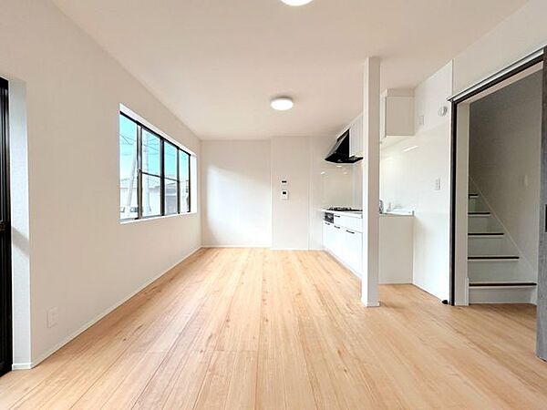 【リフォーム済】フロア・クロスの張替をおこない、LDKを作成いたしました。