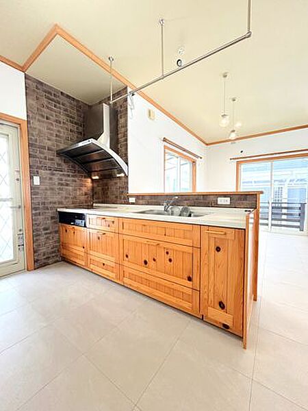 【リフォーム済】キッチンはクリーニングをおこないました。