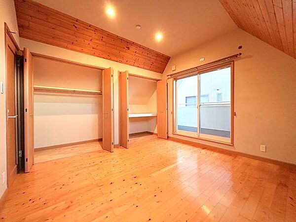 【リフォーム済】2階南側洋室です。クリーニングをおこないました。