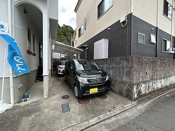 【リフォーム済】駐車場です。カーポートのクリーニングをおこないました。