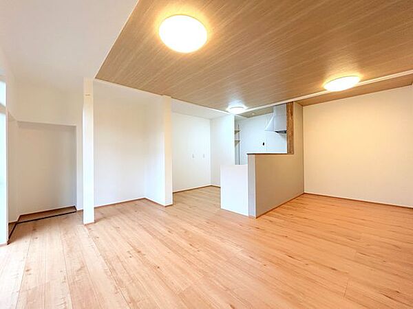 【リフォーム済】リビングはフロア・クロスの張替をおこないました。