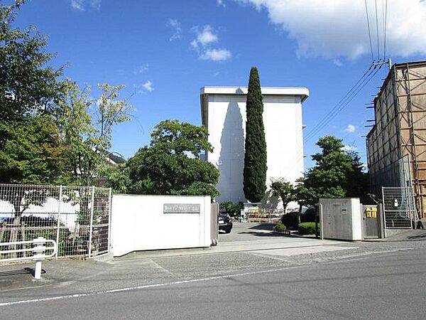 【周辺環境】潮見小学校まで約260m（徒歩4分）。