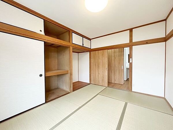 【リフォーム済】1階和室は畳の表替、クロス・襖の張替をおこないました。