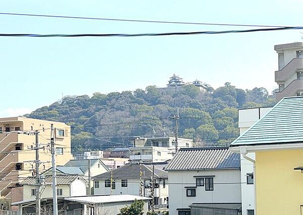 【眺望】2階リビングからは松山城が望めます。
