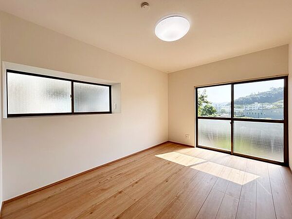 【リフォーム済】1階洋室はフロアの上張、クロスの張替をおこないました。