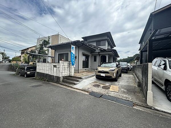 【リフォーム中】駐車場はアプローチを一部撤去し3台以上可能になります。