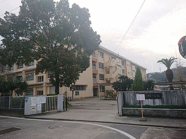 【周辺環境】松山市立味生小学校まで約1200メートル（徒歩約15分）