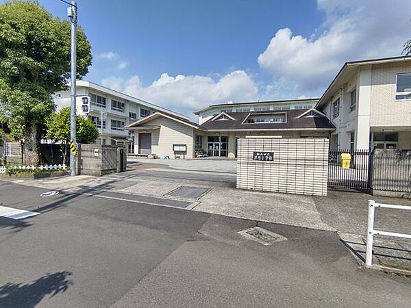 荏原小学校まで約2.2km（徒歩約28分）。 2200m