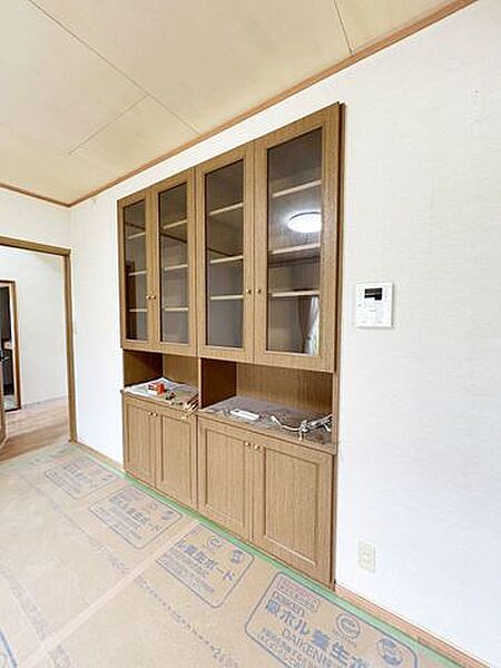 【リフォーム中】リビング棚はクリーニングをおこないます。