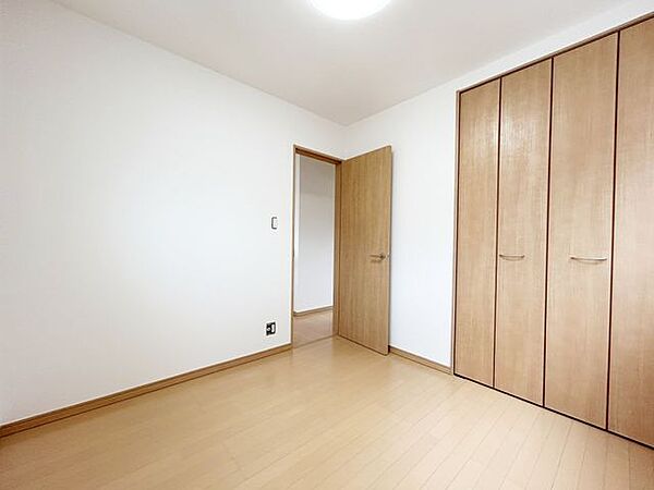 【リフォーム中】2階北西側洋室約4.5帖はクロスの張替をおこないます。