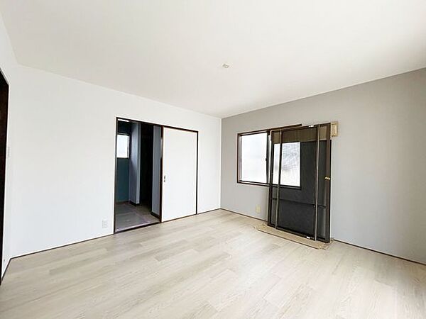 【リフォーム中】2階東側和室はフロアタイル・クロスの張替をおこない洋室に変更します。