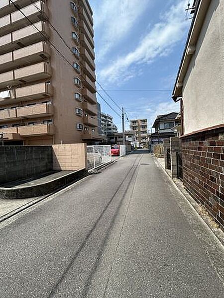 東側道路