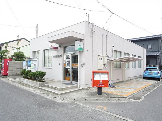 高松円座郵便局まで1400ｍ、車で3分です。