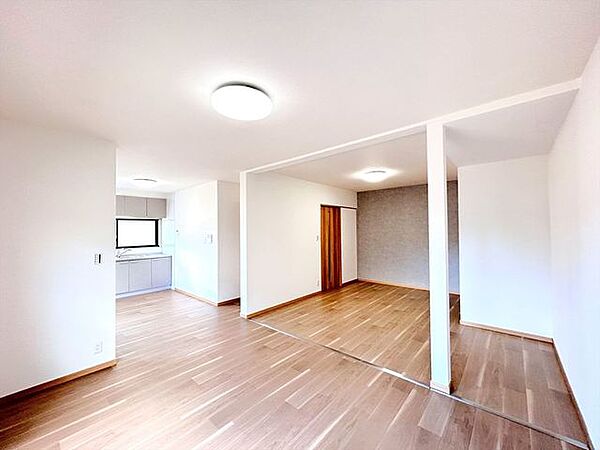 （リフォーム済）DKと隣の洋室、和室をつないで19.5帖のLDKに変更しました。家族一緒の時間をゆっくり過ごしてください。