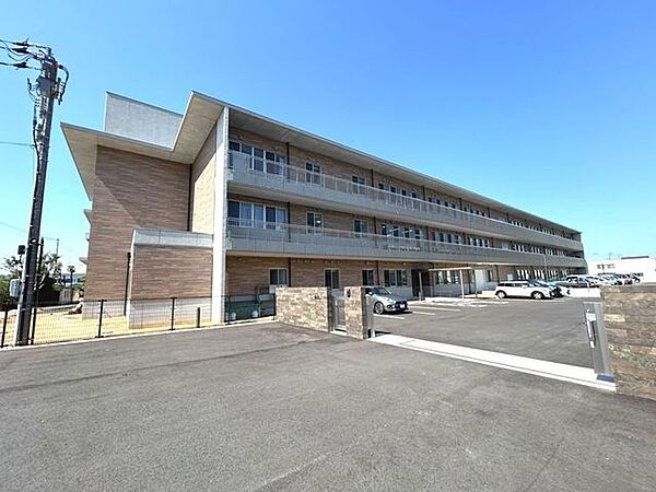 長尾小学校まで1000ｍ、徒歩13分です。毎日の通学時間でお友達との思い出がたくさんできそうですね。
