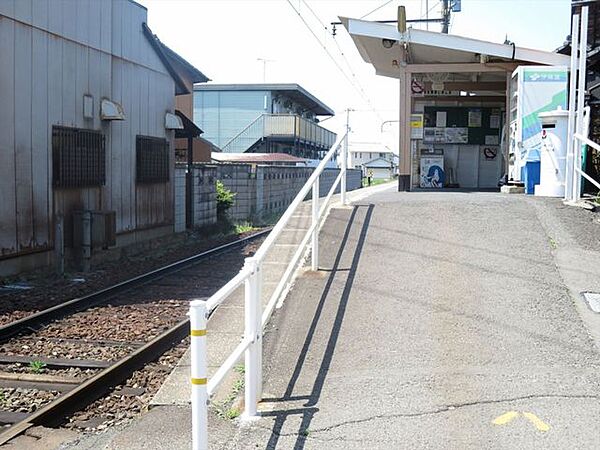 池戸駅まで450ｍ、徒歩6分です。上りは高松方面、下りは長尾方面へ運行しています。 750m